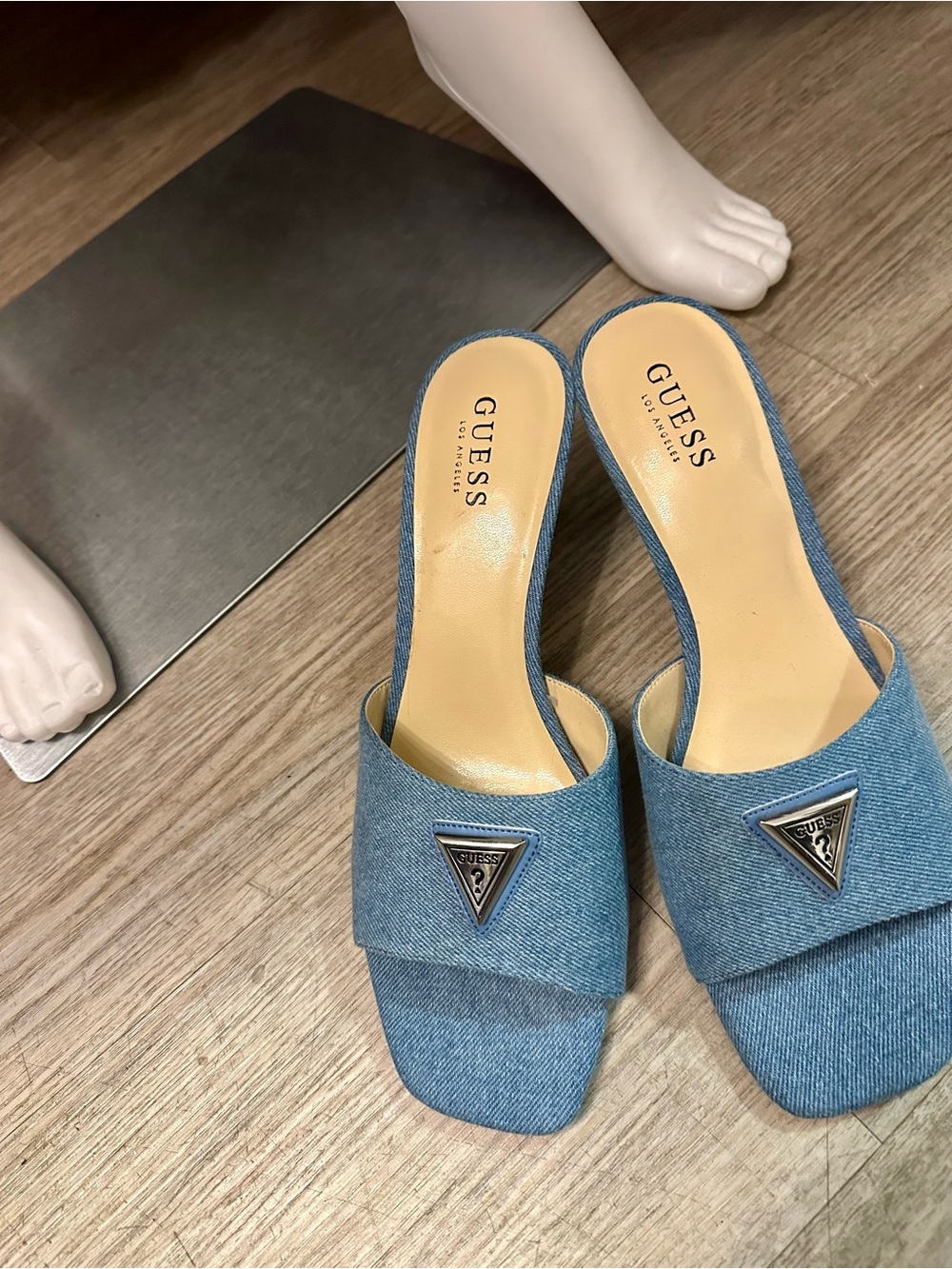 Guess sandals jeans US 10